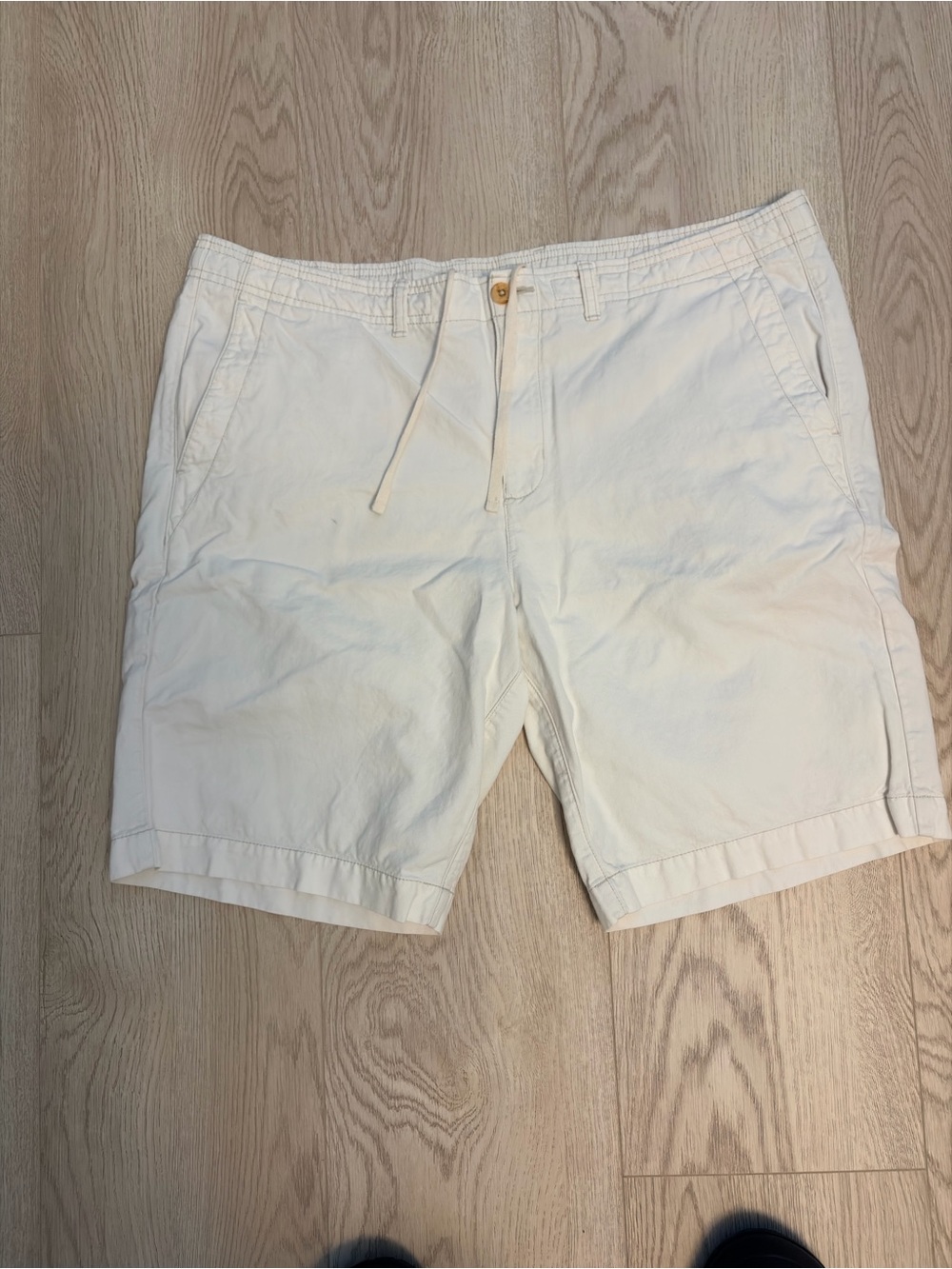 Men's Tommy Bahama White Casual Drawstring Shorts. Size XXL.